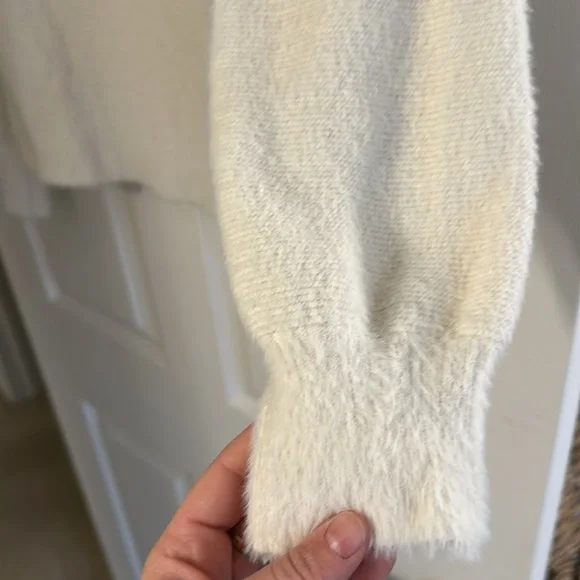 Abercrombie and Fitch Soft AF Sweater in Cream - Picture 2 of 5